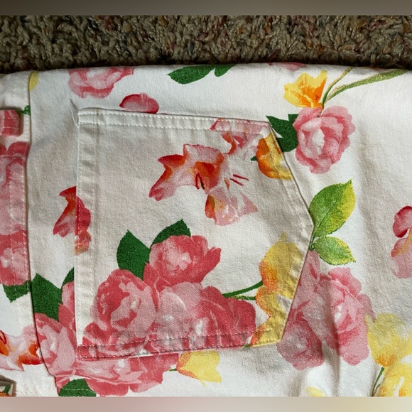 Woman’s Cach’e ankle length floral pants size 6 - Picture 4 of 5